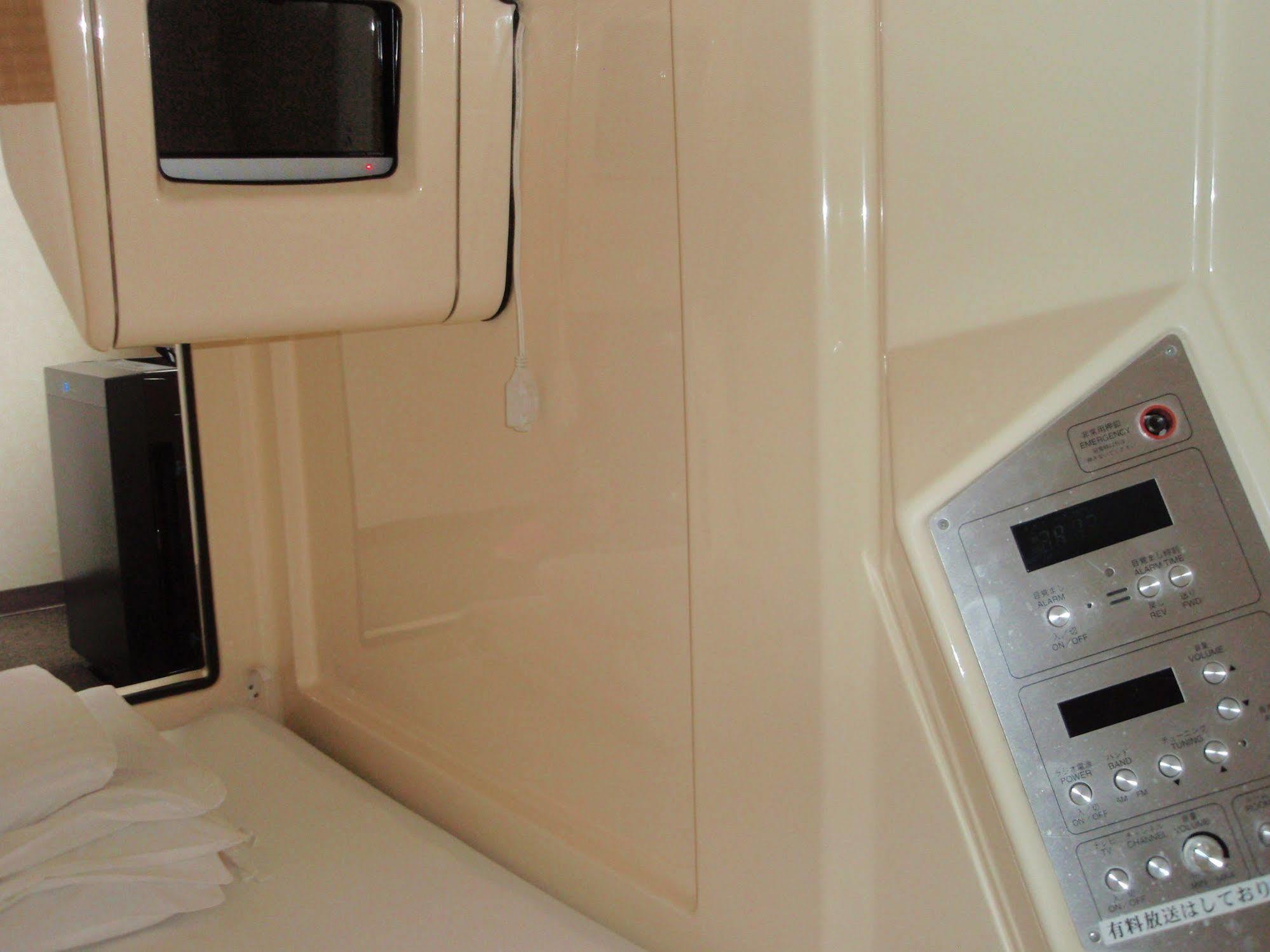 Capsule Hotel Kobe Sannomiya (Adults Only) Exterior photo